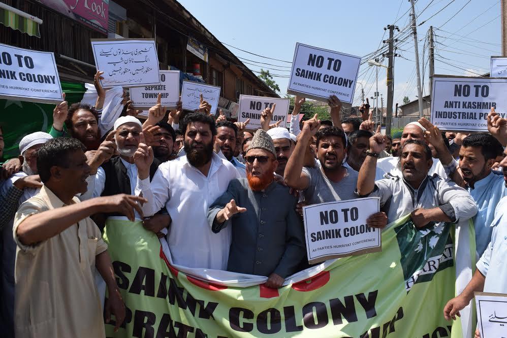 Mirwaiz barred from offering Friday prayers